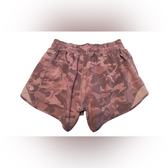 Lululemon 'hotty hot' shorts - Picture 2 of 3